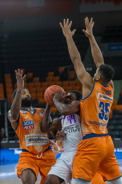 门充满更多 门充满更多