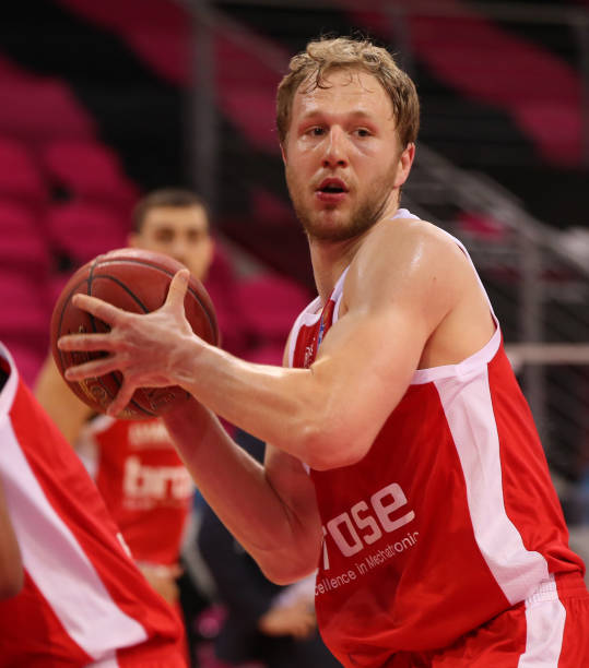 力争在国际 力争在国际